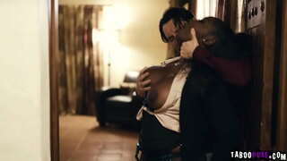 Pervy klien nu hayang boga sex jeung sexy realtor Osa Denok jeung mangka manéhna baris meuli imah