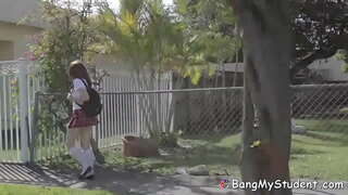 יונג ווירגין מיסאַז קלאַס צו באַרען איר בויפרענד