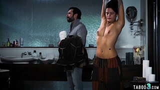 Teen Busty milf fras gan perv lendlord gyfradd rhad ac am ddim ystafell