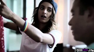 Չադ մուտքային ընտանեկան տուն նվեր ձեր ձեռքը, Լսել, թե նա ինչպես է մտնում