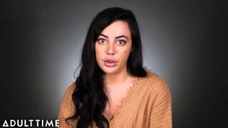 вот как она любит мастурбировать